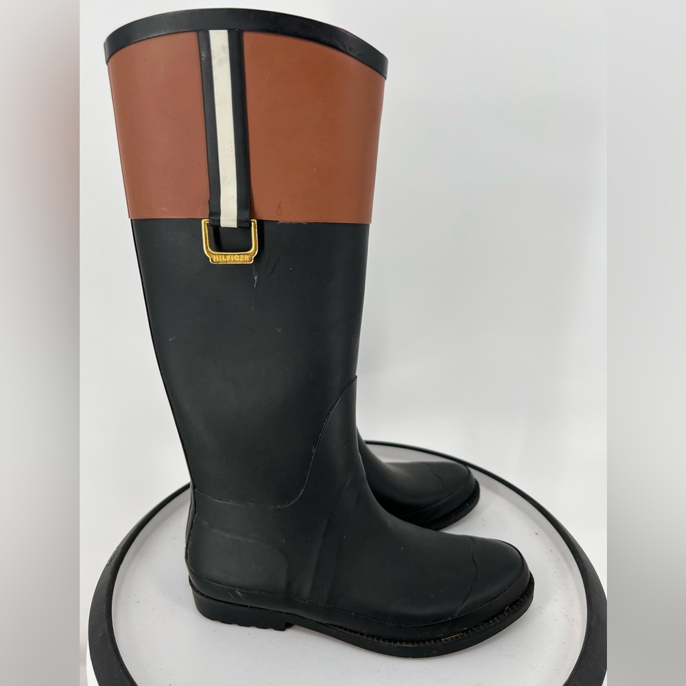 TOMMY HILFIGER VIKTORIA EQUESTRIAN STYLE RAIN BOOTS